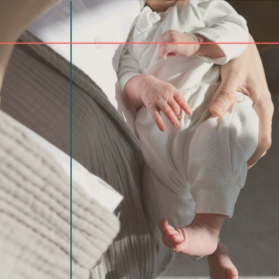 Top view of 7 carefully selected baby essentials for new mothers, including high-quality apparel, feeding accessories, and eco-friendly toys arranged in a clean, modern layout. Practical guide for newborn preparation